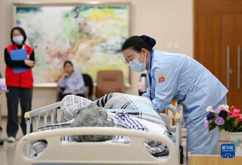 “企业不愿放、职工不敢休”，父母护理假如何落到实处？